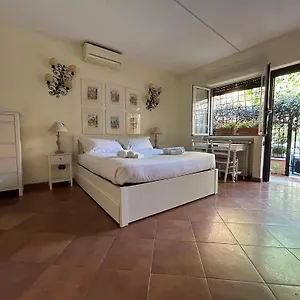 Lux Piramide Apartment Rome